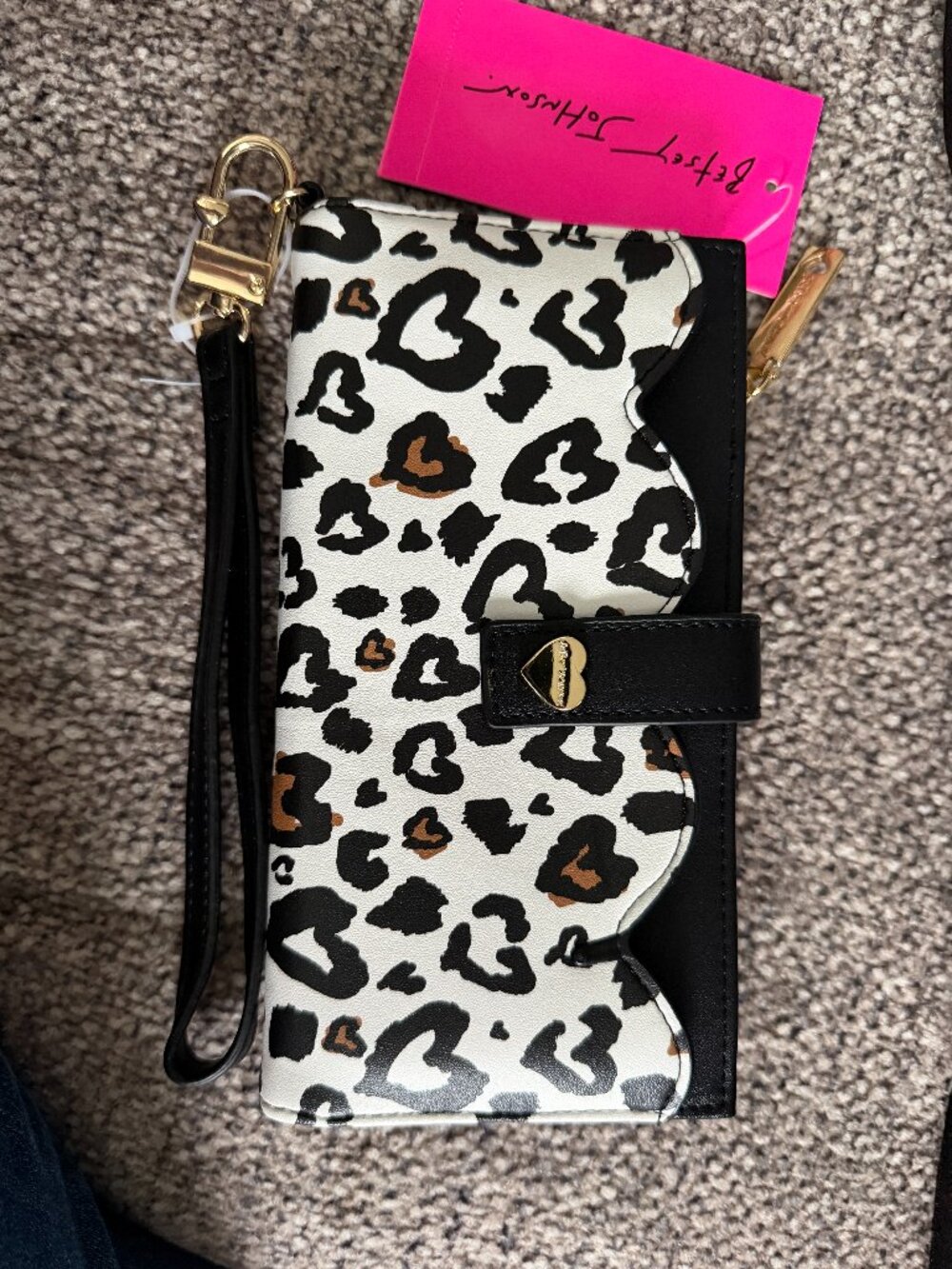 Betsey Johnson Zip Around Wallet Wristlet - Fun Cheetah Hearts Print